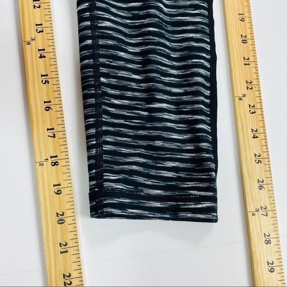 Zella Capri Leggings Sz S Striped - Picture 5 of 7